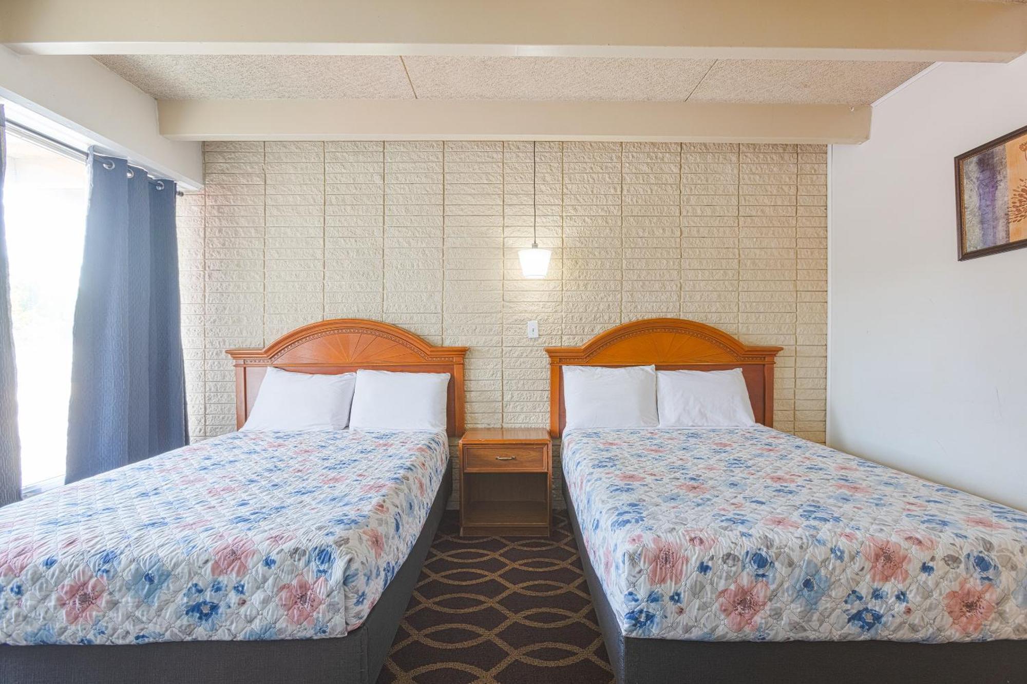 Sonrise Inn Lincoln Hwy By Oyo Breezewood 外观 照片