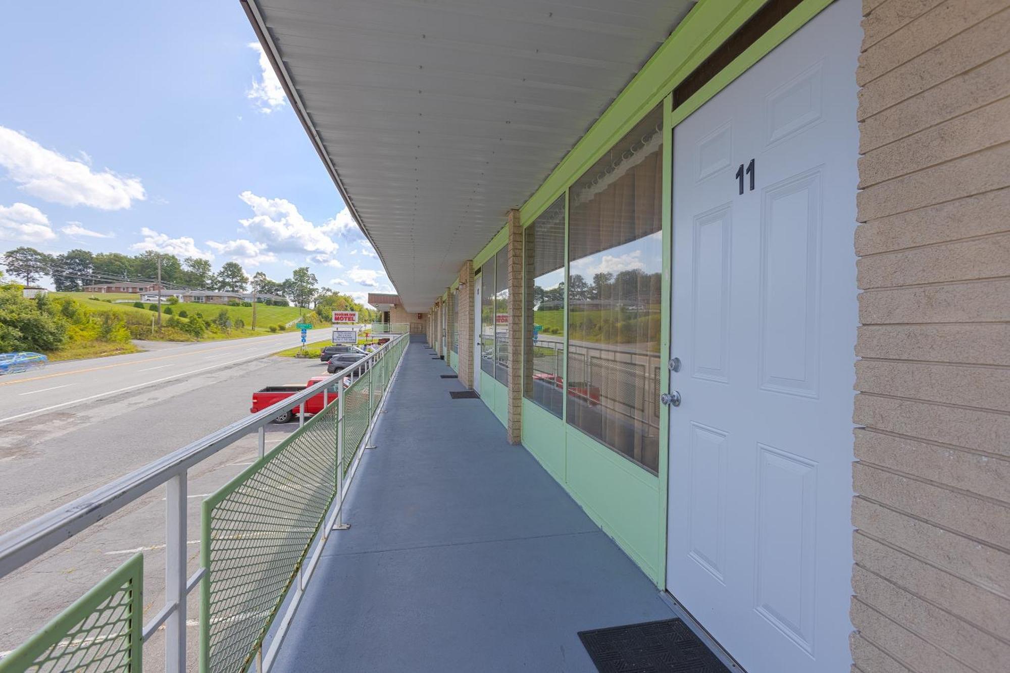Sonrise Inn Lincoln Hwy By Oyo Breezewood 外观 照片