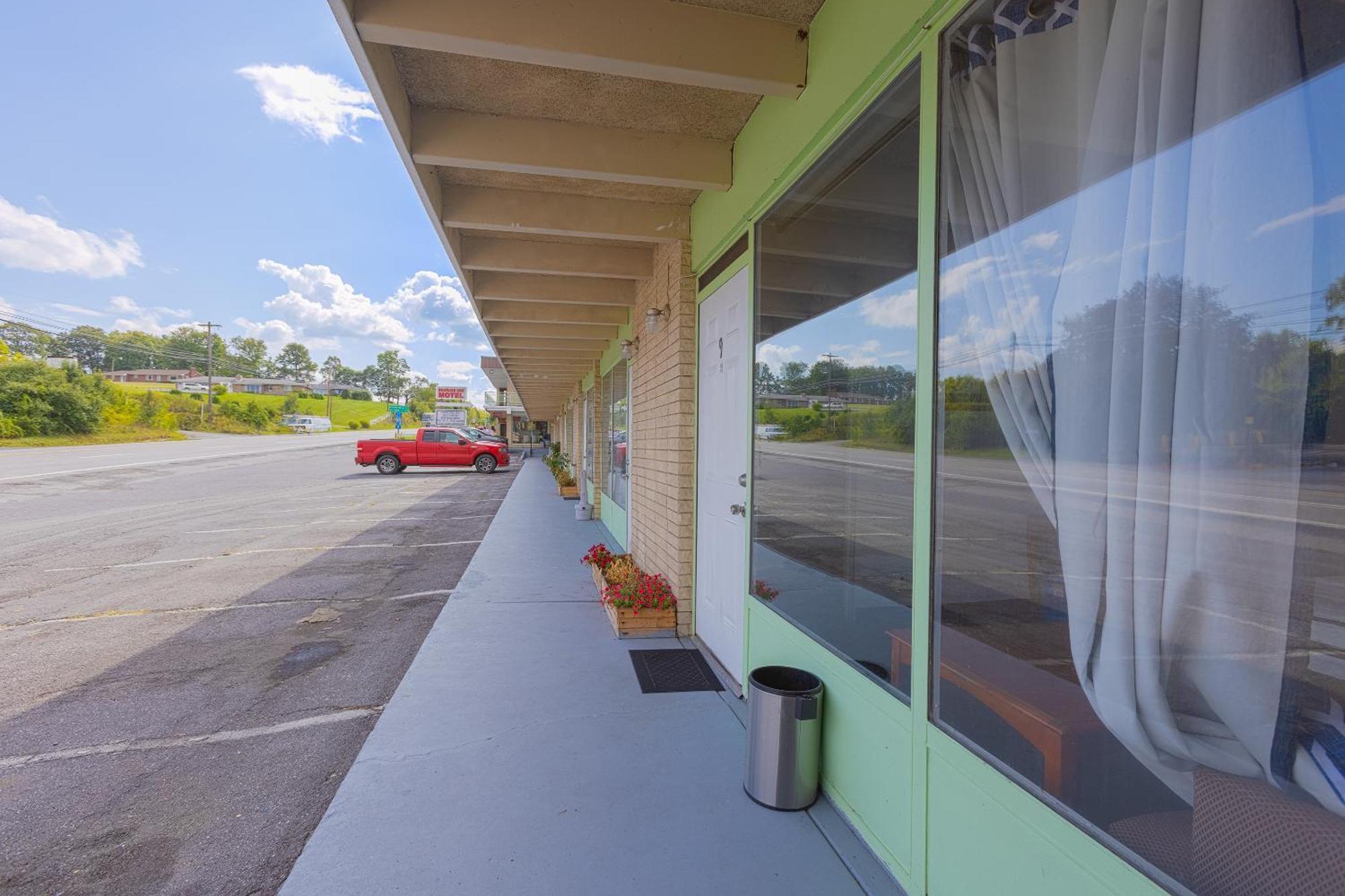 Sonrise Inn Lincoln Hwy By Oyo Breezewood 外观 照片