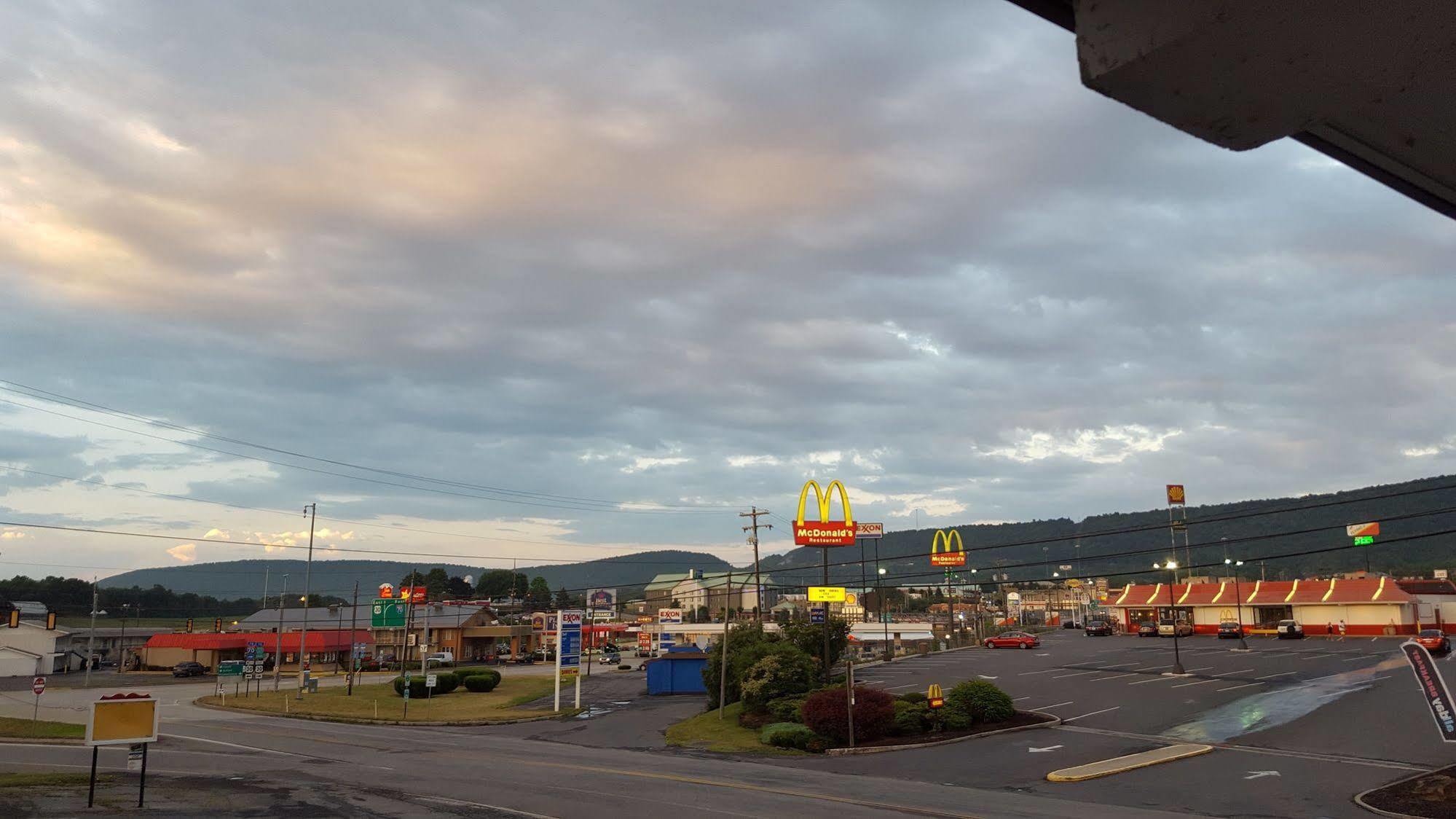 Sonrise Inn Lincoln Hwy By Oyo Breezewood 外观 照片