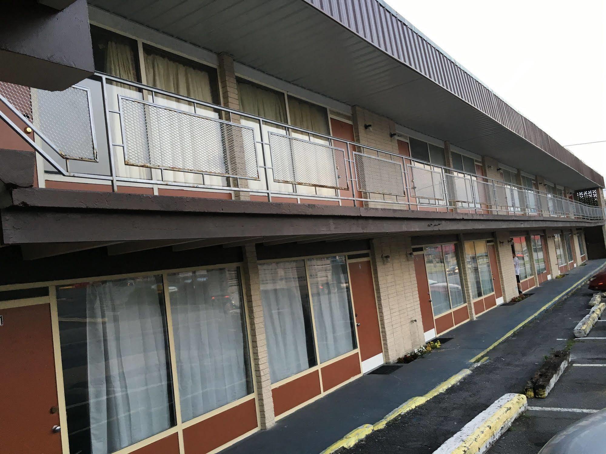 Sonrise Inn Lincoln Hwy By Oyo Breezewood 外观 照片