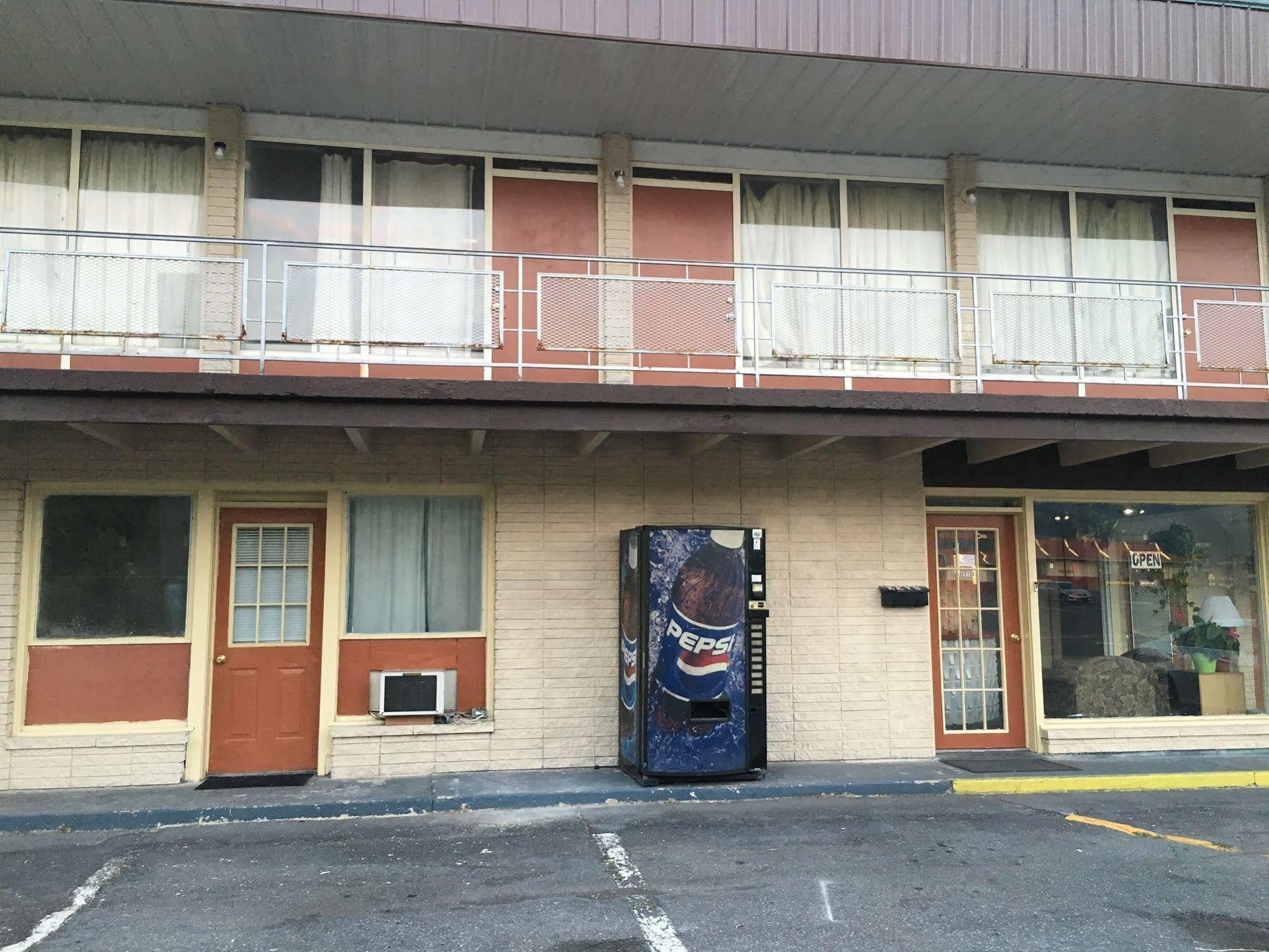 Sonrise Inn Lincoln Hwy By Oyo Breezewood 外观 照片
